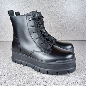 UGG Australia Sidnee Black Leather Boots